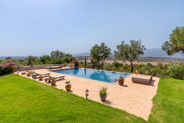 Spacious finca property with pool in a quiet location near Santa Magdalena image 2