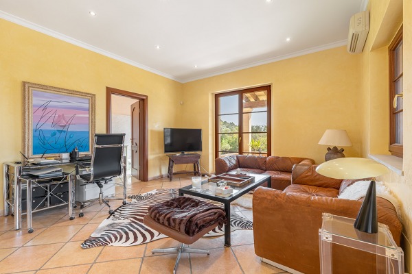 Spacious finca property with pool in a quiet location near Santa Magdalena image 12