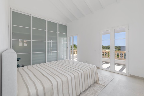 Spacious villa with separate guest area in Santa Ponsa image 9