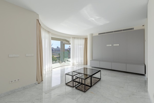 Elegant luxury apartment with views of the harbour and the sea image 2