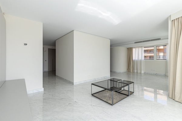 Elegant luxury apartment with views of the harbour and the sea image 3