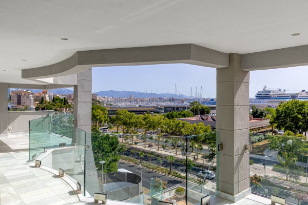 Elegant luxury apartment with views of the harbour and the sea image 9