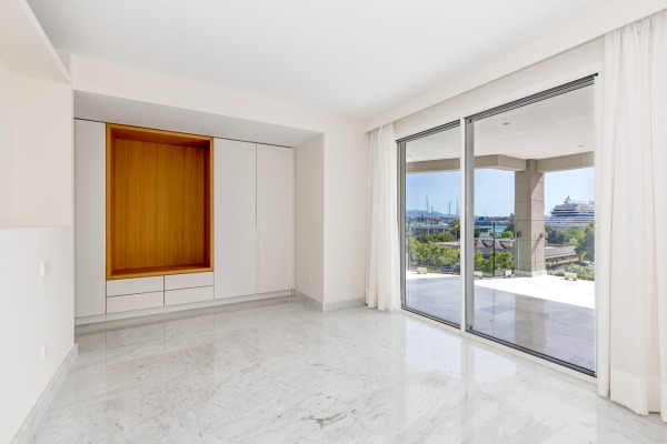 Elegant luxury apartment with views of the harbour and the sea image 10