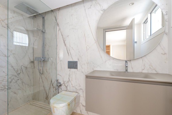 Elegant luxury apartment with views of the harbour and the sea image 11