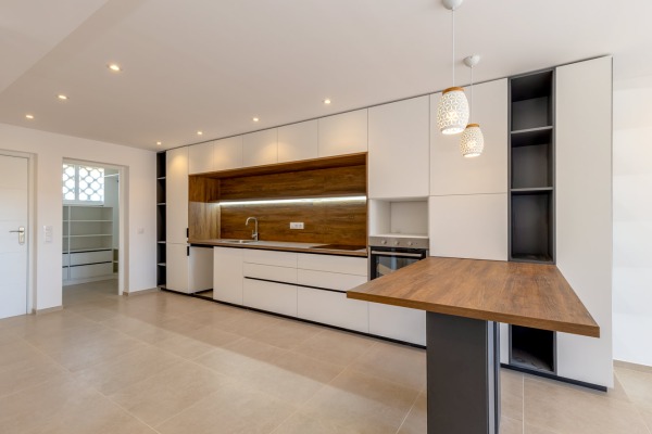 Stylishly renovated upper-floor apartment with partial sea views image 6