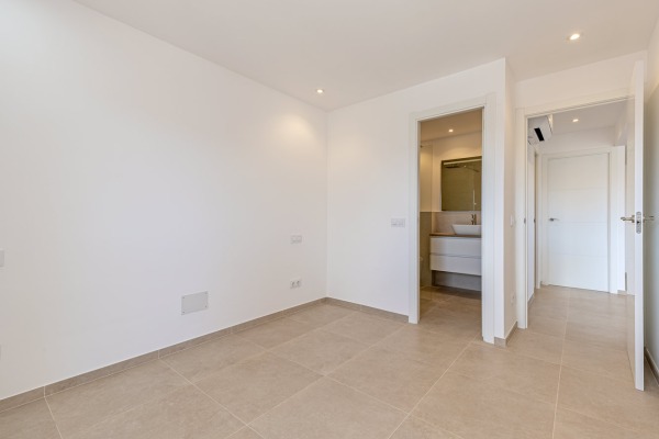 Stylishly renovated upper-floor apartment with partial sea views image 7