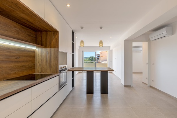 Stylishly renovated upper-floor apartment with partial sea views image 9