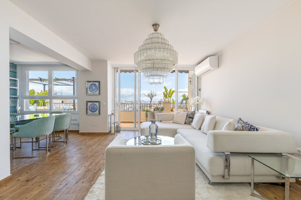 Modernized penthouse apartment with fantastic terrace in Santa Catalina image 5