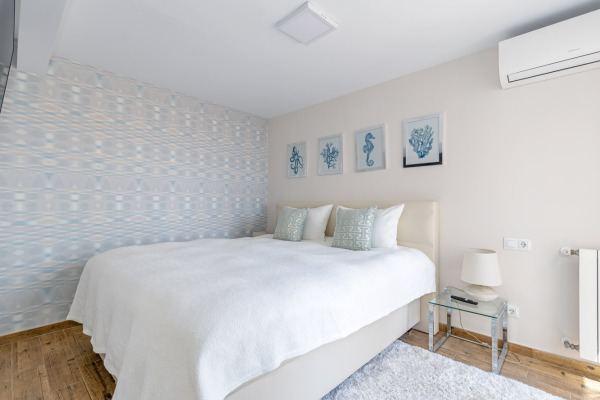 Modernized penthouse apartment with fantastic terrace in Santa Catalina image 8