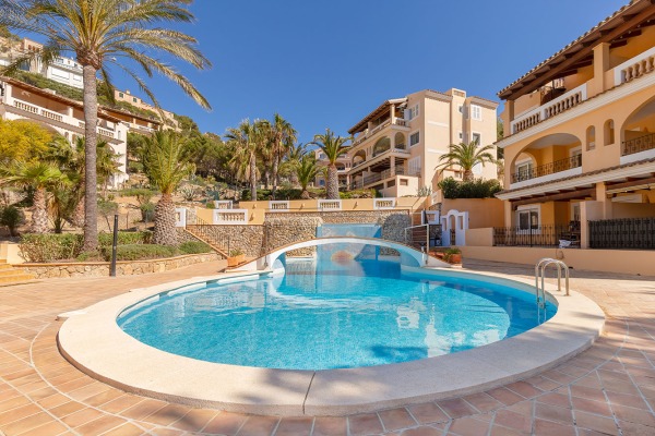 Cozy garden apartment with partial sea view and underground parking space image 2