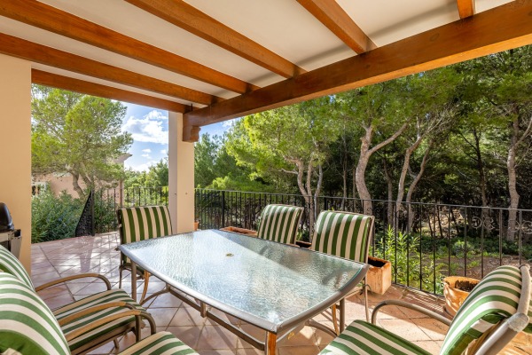 Cozy garden apartment with partial sea view and underground parking space image 3