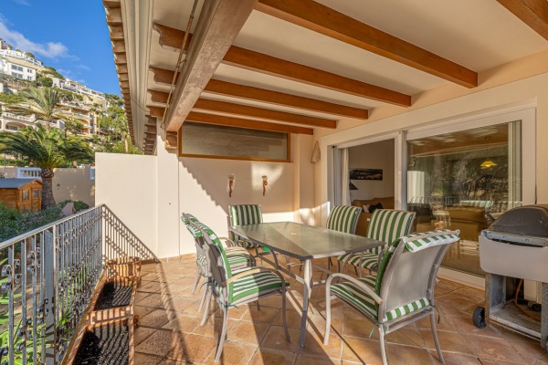 Cozy garden apartment with partial sea view and underground parking space image 5