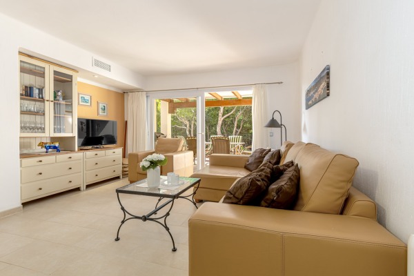 Cozy garden apartment with partial sea view and underground parking space image 6