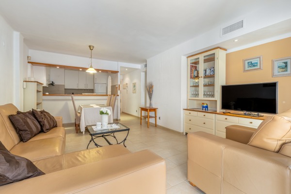 Cozy garden apartment with partial sea view and underground parking space image 7