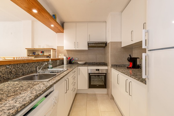 Cozy garden apartment with partial sea view and underground parking space image 9