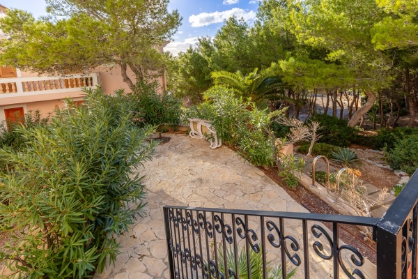 Cozy garden apartment with partial sea view and underground parking space image 10