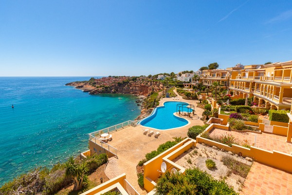 Penthouse on the waterfront near Port Adriano for rent