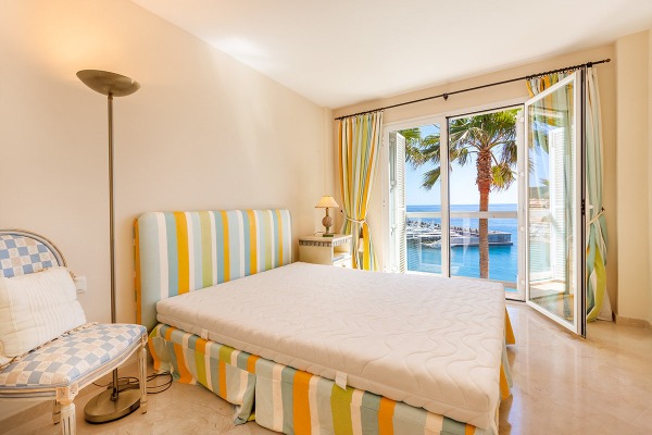 Penthouse on the waterfront near Port Adriano for rent image 6