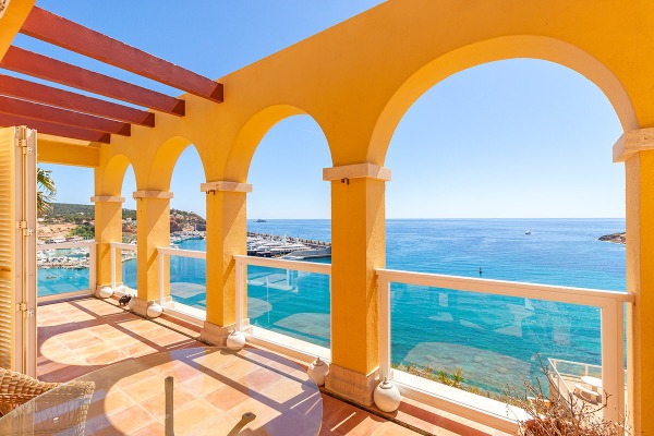 Penthouse on the waterfront near Port Adriano for rent image 7