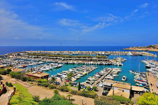 Exclusive penthouse above the luxury marina Port Adriano in El Toro image 3