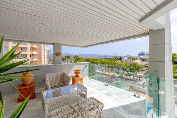 Spacious duplex apartment with sea views on the Paseo Marítimo in Palma image 2