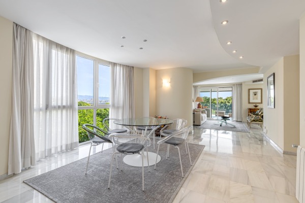 Spacious duplex apartment with sea views on the Paseo Marítimo in Palma image 5