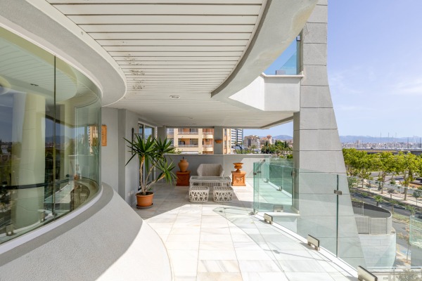Spacious duplex apartment with sea views on the Paseo Marítimo in Palma image 8