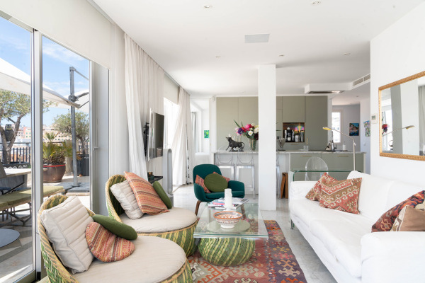 Exclusive apartment with fantastic views of the cathedral and harbor image 6