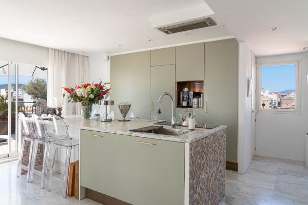 Exclusive apartment with fantastic views of the cathedral and harbor image 8