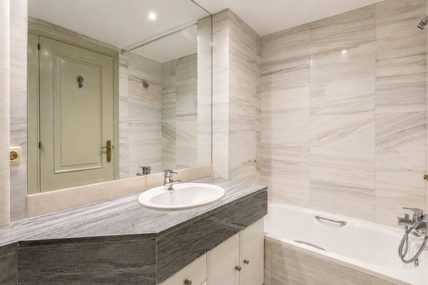 Apartment with a view of the harbor, right on the Paseo Marítimo in Palma image 10