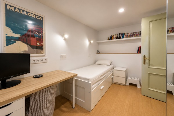 Apartment with a view of the harbor, right on the Paseo Marítimo in Palma image 12