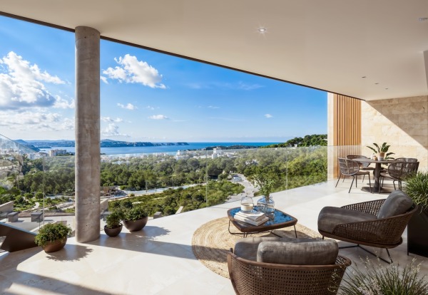 Luxury new-build penthouse with roof terrace and panoramic sea views image 4