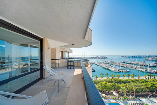 Spacious luxury penthouse with sea and harbor views on the Paseo Maritimo image 2