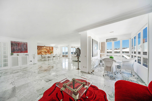 Spacious luxury penthouse with sea and harbor views on the Paseo Maritimo image 6