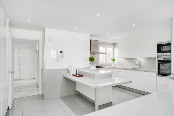 Spacious luxury penthouse with sea and harbor views on the Paseo Maritimo image 7