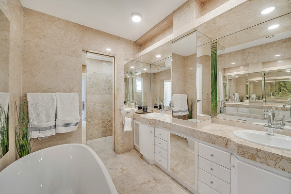 Spacious luxury penthouse with sea and harbor views on the Paseo Maritimo image 9