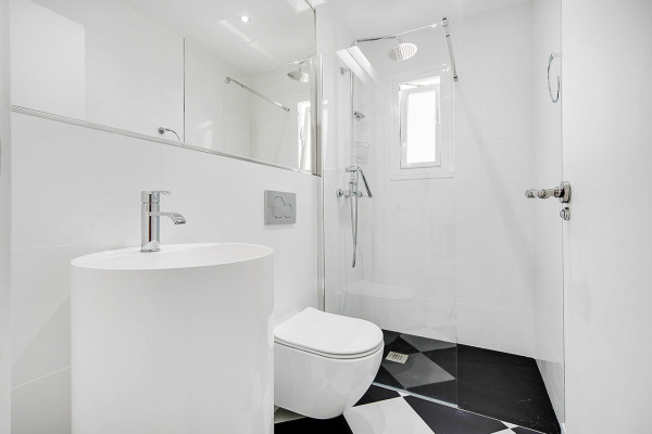 Spacious luxury penthouse with sea and harbor views on the Paseo Maritimo image 11