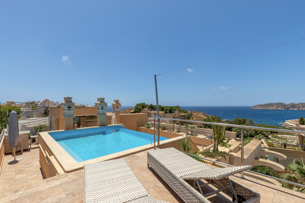 Spacious penthouse apartment with sea views and private pool image 2
