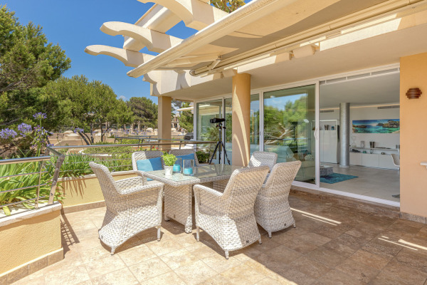 Spacious penthouse apartment with sea views and private pool image 6