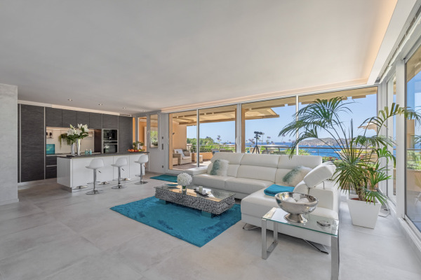 Spacious penthouse apartment with sea views and private pool image 8