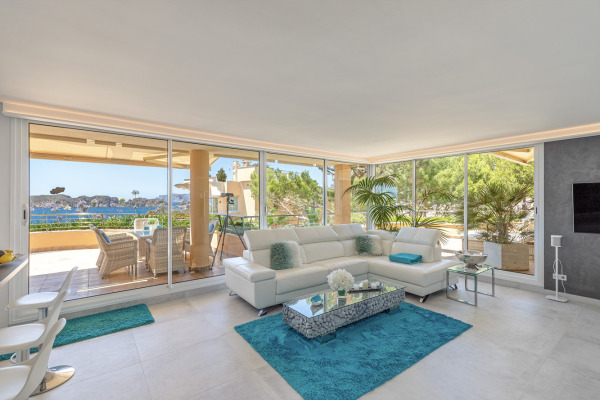 Spacious penthouse apartment with sea views and private pool image 9