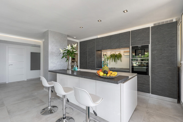 Spacious penthouse apartment with sea views and private pool image 11