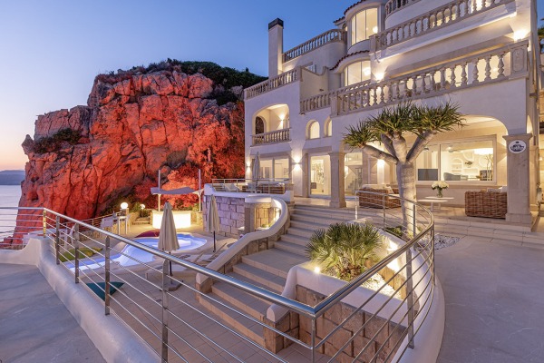 Fantastic seafront luxury villa with direct sea access in Santa Ponsa image 3