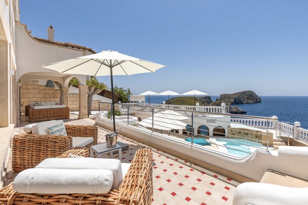 Fantastic seafront luxury villa with direct sea access in Santa Ponsa image 4