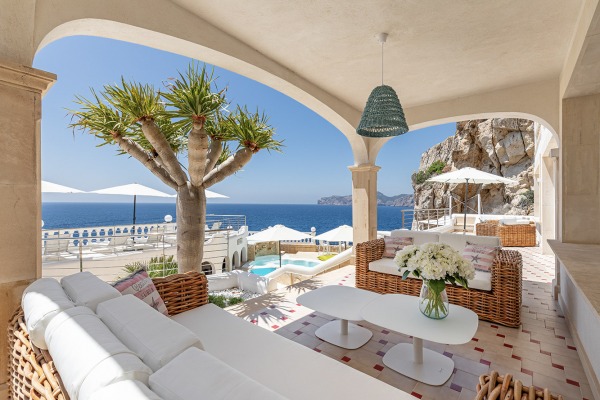 Fantastic seafront luxury villa with direct sea access in Santa Ponsa image 5