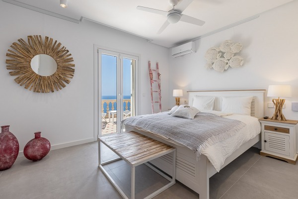 Fantastic seafront luxury villa with direct sea access in Santa Ponsa image 12