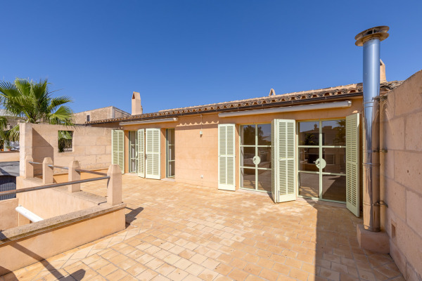 High-quality renovated townhouse in Ses Salines in the southeast of Mallorca image 9