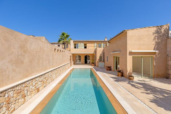 High-quality renovated townhouse in Ses Salines in the southeast of Mallorca image 11