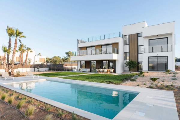 Exclusive new-build villa in modern style in Son Gual near Palma