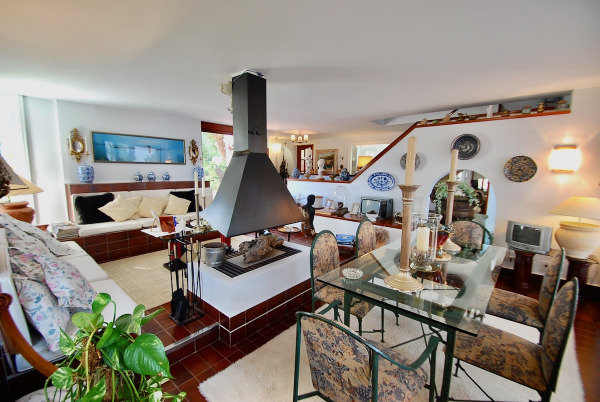 Frontline villa with fantastic views of the bay of Palma and lots of potential image 4